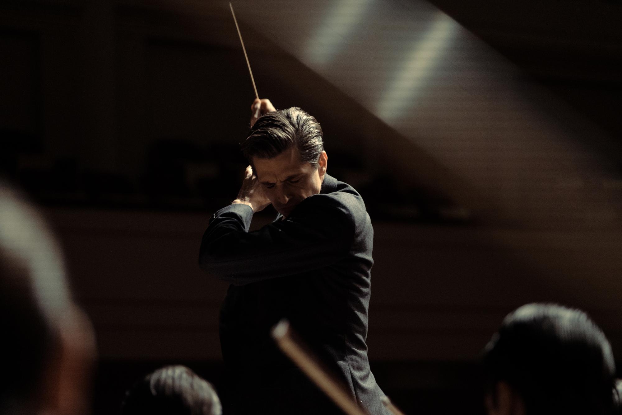Boléro, un film d'Anne Fontaine, avec Raphaël Personnaz (Ravel), Doria Tillier (Misia), Jeanne Balibar (Ida Rubinstein), Emmanuelle Devos (Marguerite Long), Vincent Pérez (CIPA), Anne Alvaro (la mère de Ravel), Sophie Guillemin (Mme Revelot), Alexandre Tharaud (Lalo) - Christophe Beaucarne DOP